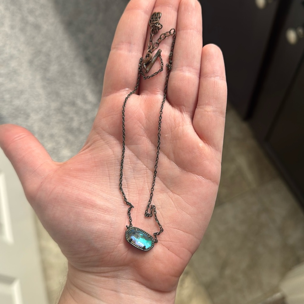 Kendra Scott necklace